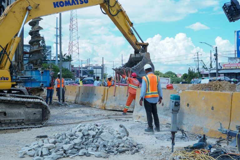 Más de 500 familias del Café de Herrera serán conectadas al sistema de agua potable, informa la CAASD