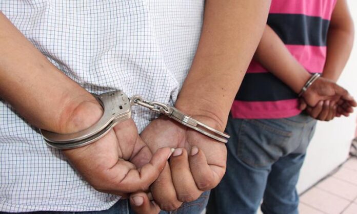 Detienen a dos hombres por asaltar haitianos indocumentados