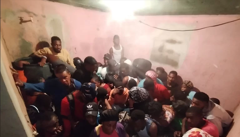 Intervienen hotel en Montecristi y detienen a 83 haitianos indocumentados