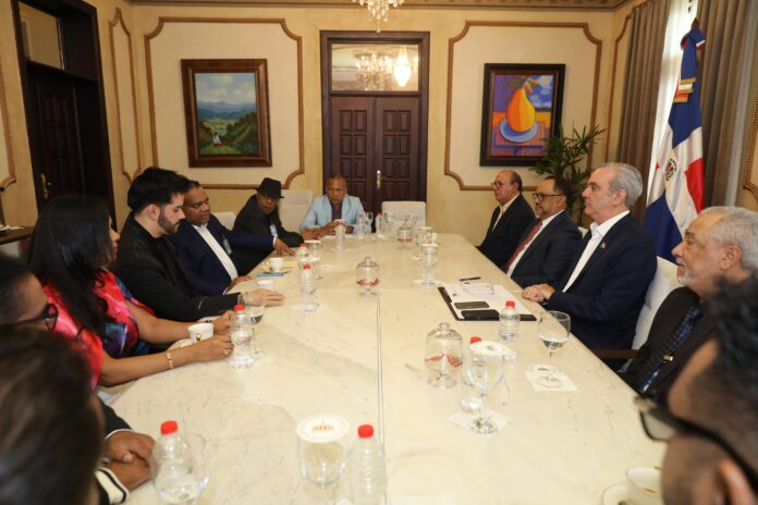 Presidente Luis Abinader se reúne con representantes de Sodaie