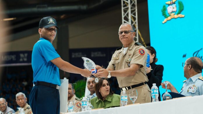 Programa de Formación en Valores gradúa 6,617 estudiantes
