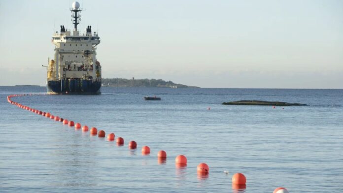Dos cables submarinos de internet son cortados en el mar Báltico