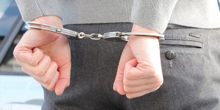 Detienen hombre acusado de robar 210 mil pesos en distribuidora de pollos