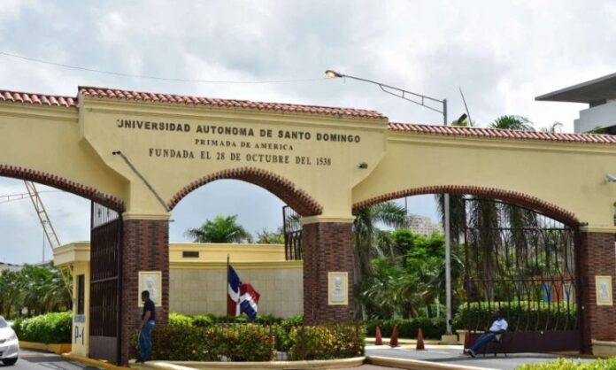 Francisco Justo Villa recibe medalla al Mérito Filosófico 2024