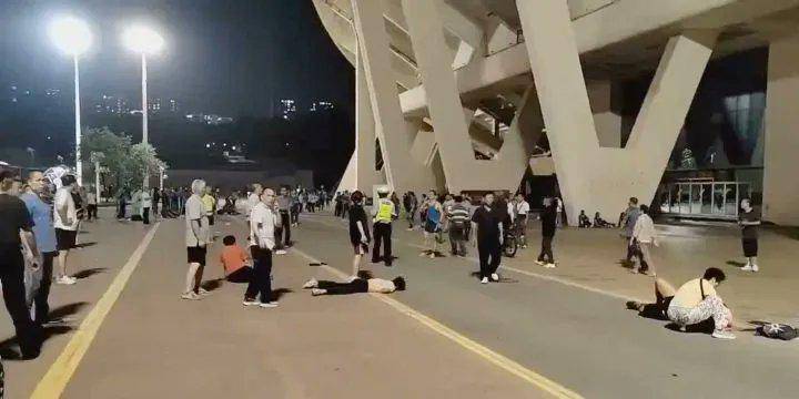 Hombre estrella su automóvil contra una multitud en China causando 35 víctimas fatales y decenas de heridos