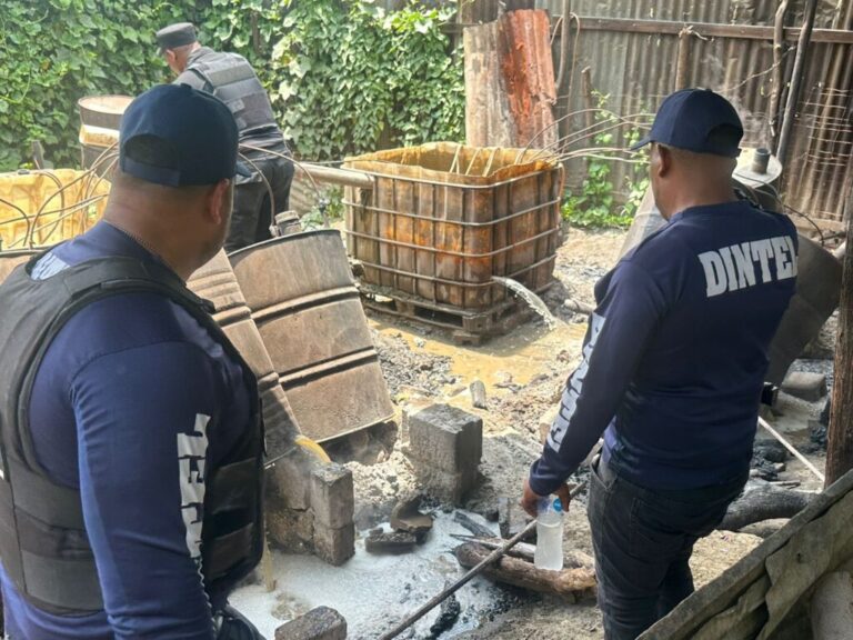 Desmantelan laboratorio de bebidas adulteradas en Navarrete