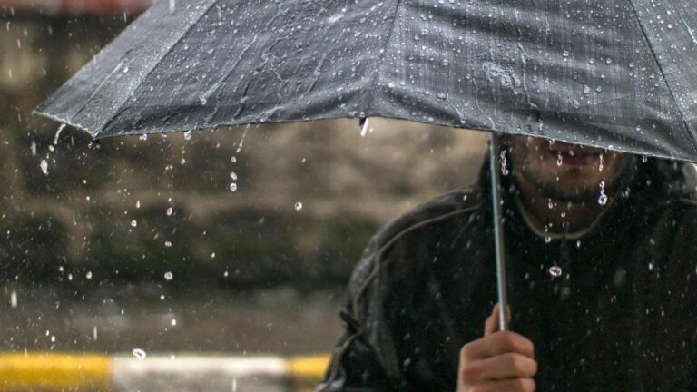 Ambiente húmedo y lluvias persistentes