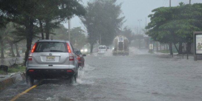 Aguaceros dispersos por vaguada