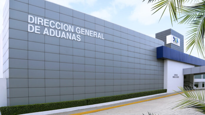 Aduanas aumenta a USD 5,000 la gracia navideña para dominicanos en el exterior