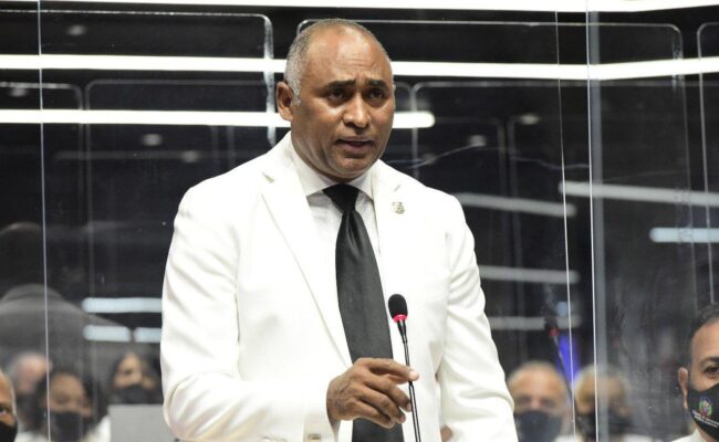 Julito Fulcar gestiona apertura de oficina del INTRANT en Peravia