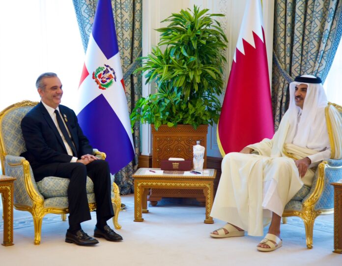Abinader se reúne con el emir de Qatar para fortalecer relaciones
