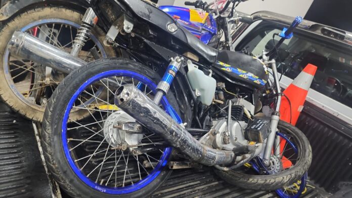 Joven fallece y otro resulta herido en choque de motocicletas