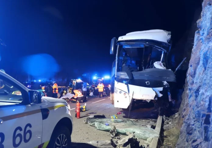 Un fallecido y más de 30 heridos en accidente de tránsito