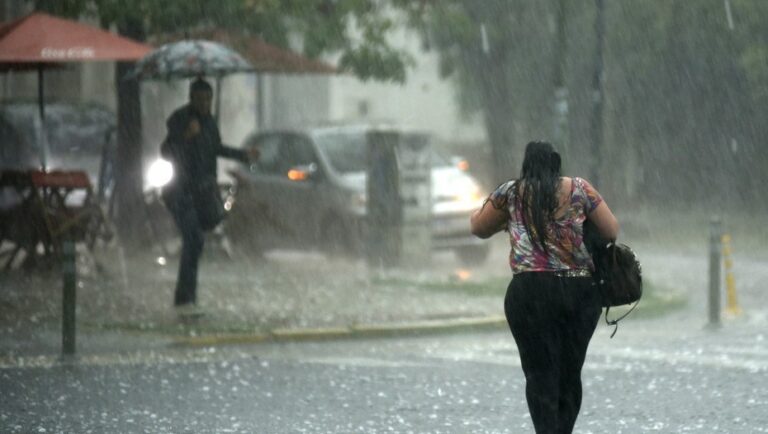 Vaguada y frente frío generarán lluvias y tormentas en el país