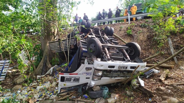 Accidente deja una víctima mortal y dos niños heridos