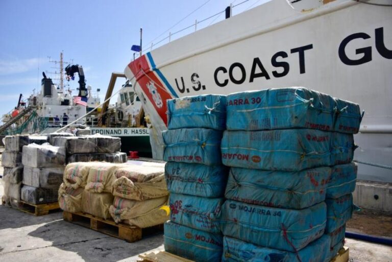 Otro golpe al narcotráfico, la Guardia Costera de Estados Unidos incauta cerca de 183 millones de dólares en cocaína