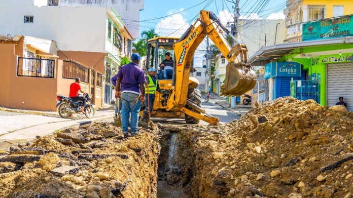 CAASD soluciona avería en sistema de alcantarillado en INVI