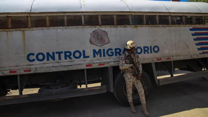 Militar sufre lesiones por haitiano durante operativo migratorio