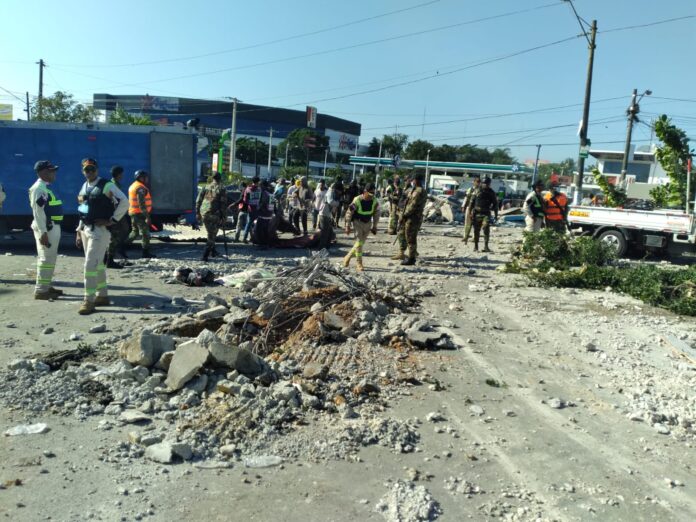 Buhoneros protestan por desalojo en el km 9 de la Autopista Duarte