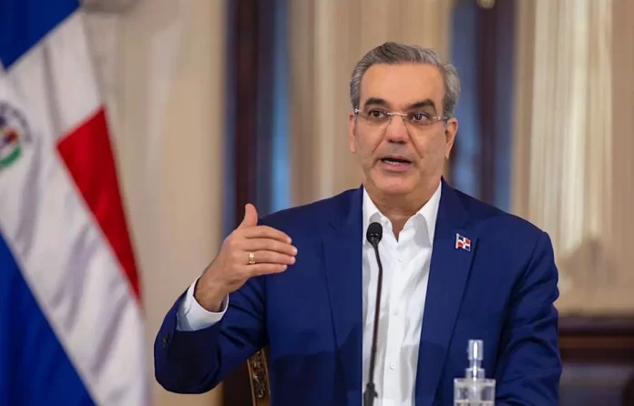Abinader donó RD$6,012,000.00 en 2024 de su sueldo