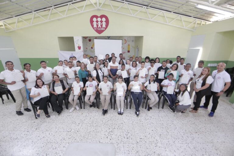 Estudiantes participan en jornadas sobre prevención de violencia y manejo de conflictos