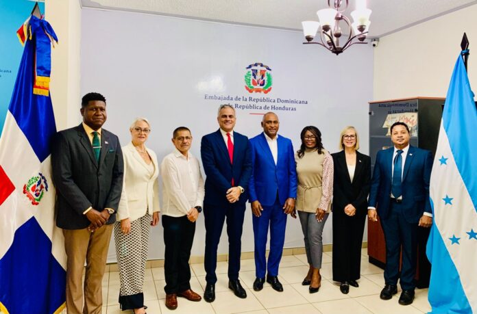 Senador Julito Fulcar realiza visita oficial a la Embajada de la República Dominicana en Honduras Senador Julito Fulcar realiza visita oficial a la Embajada de la República Dominicana en Honduras