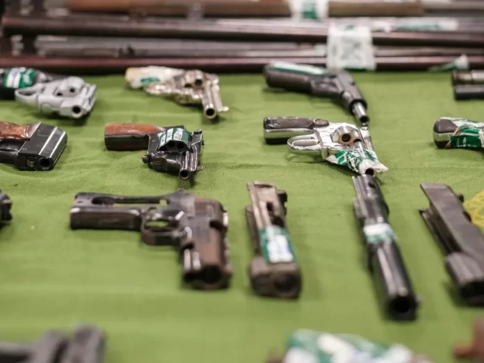 Desmantelan taller de modificación de armas de fuego