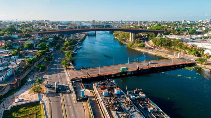 Cierre temporal del Puente Flotante sobre el río Ozama