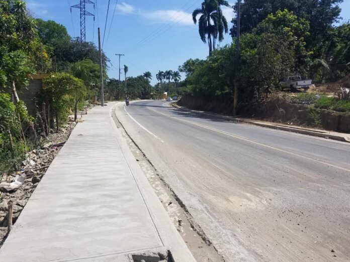 Gobierno invierte RD$18 millones en aceras y contenes para Moca