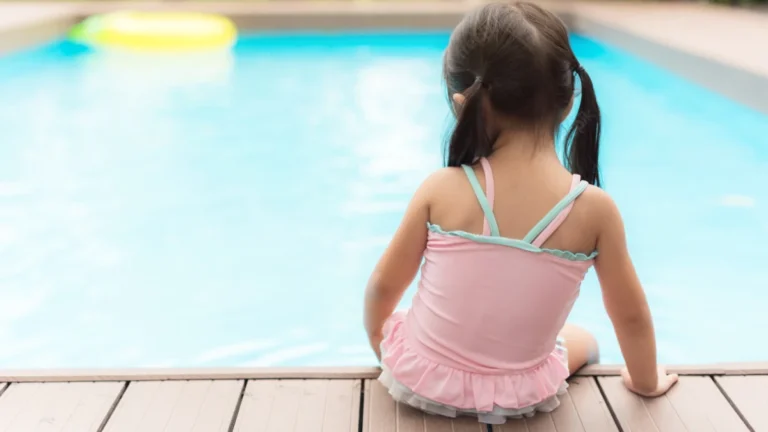 Niña de tres años muere ahogada en una piscina