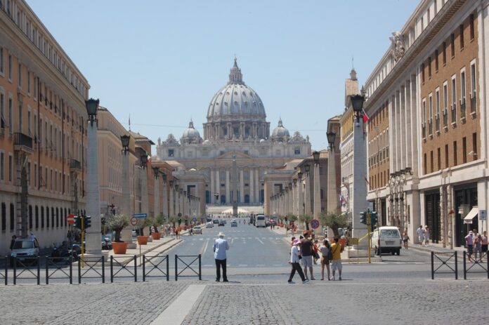 EL VATICANO Papa Francisco enfrenta complicaciones respiratorias