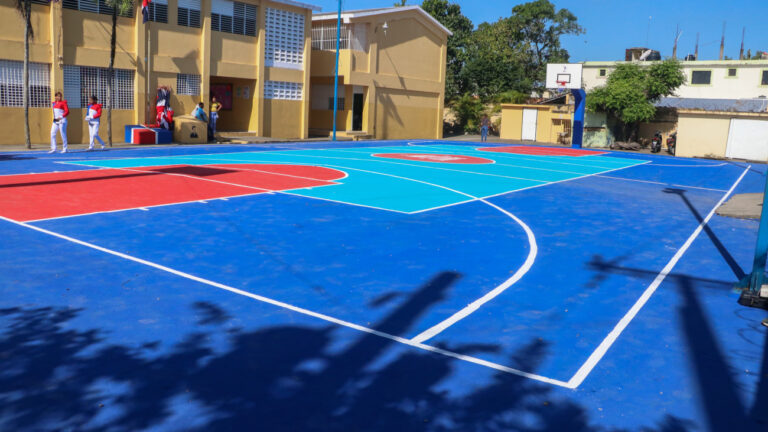 Inefi impulsa el deporte escolar en Cotuí