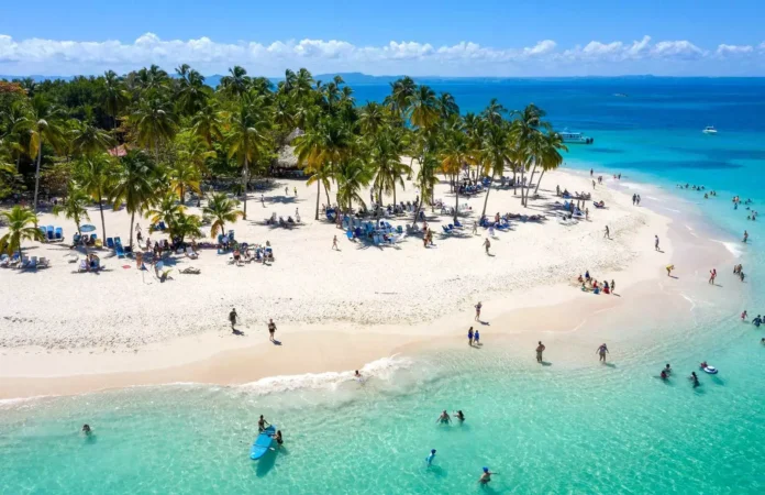 Prohíben fiestas masivas en playas y balnearios durante Semana Santa