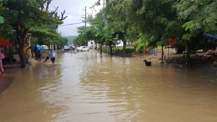 Lluvias causan crecida de ríos e inundaciones en Puerto Plata