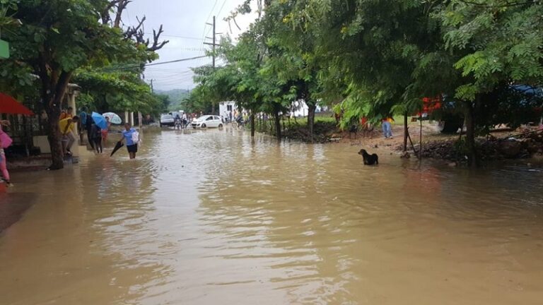 Lluvias causan crecida de ríos e inundaciones en Puerto Plata