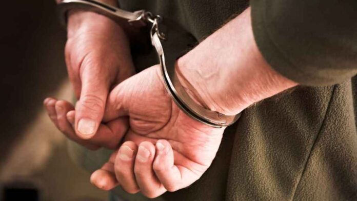 Detienen hombre acusado de agredir a su pareja