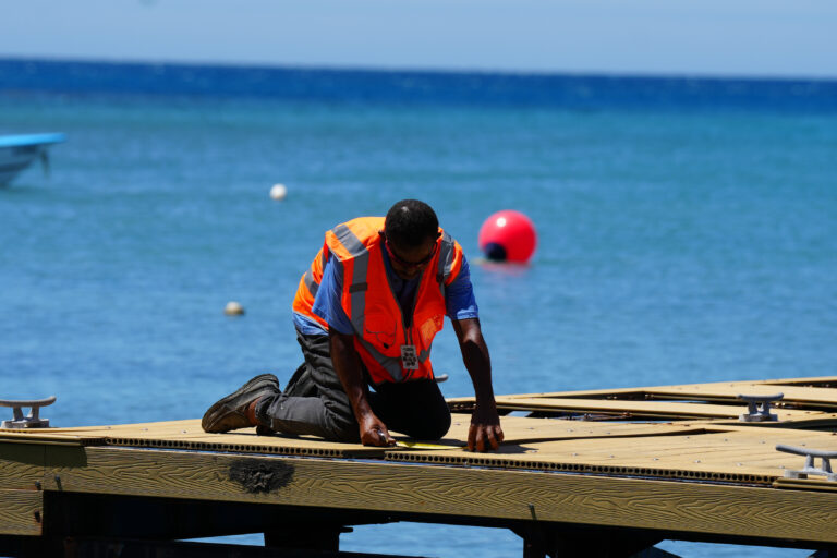Apordom inicia mantenimiento del muelle de Palenque