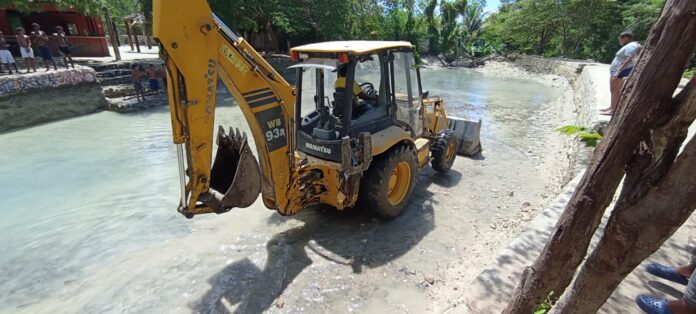 Alcaldía de Los Ríos limpia y acondiciona balneario El Hoyo de Felipe