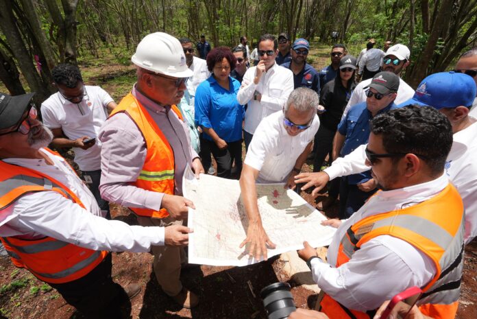 Gobierno supervisa proyectos eléctricos, mineros y turísticos en Pedernales