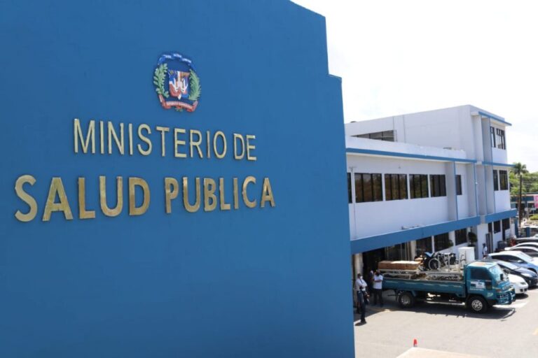 Salud Pública despliega equipos de emergencia para asistir a víctimas del colapso en discoteca Jet Set