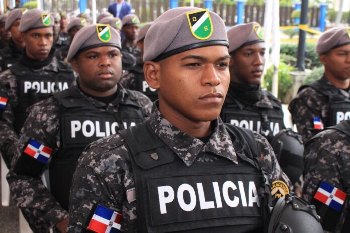 Policía dispara contra vehículo en San Francisco de Macorís