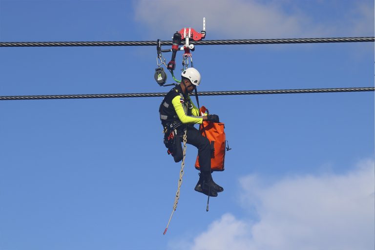 Cesmet realiza simulacro de evacuación en Teleférico de Santiago