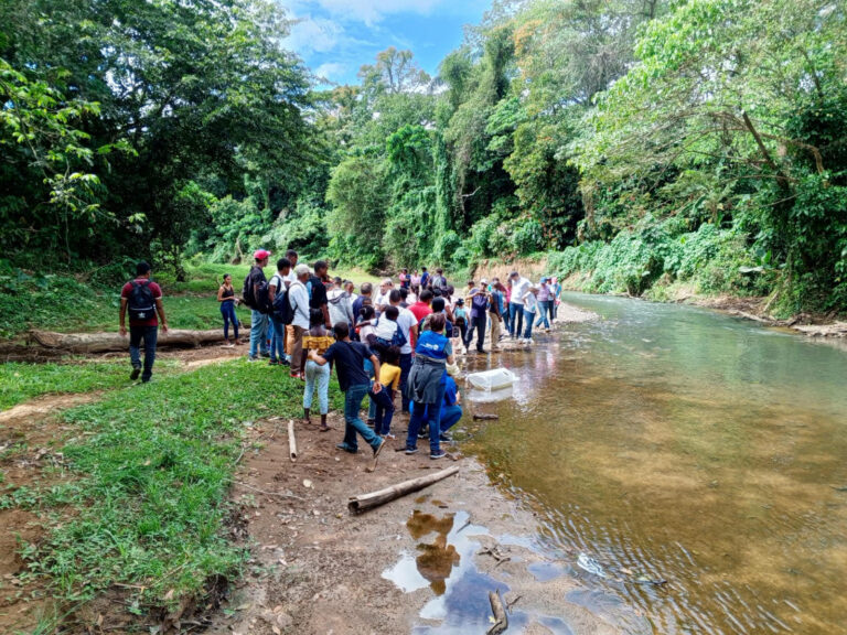 Rotary Internacional impulsa programa ambiental y alimentario en Monte Plata