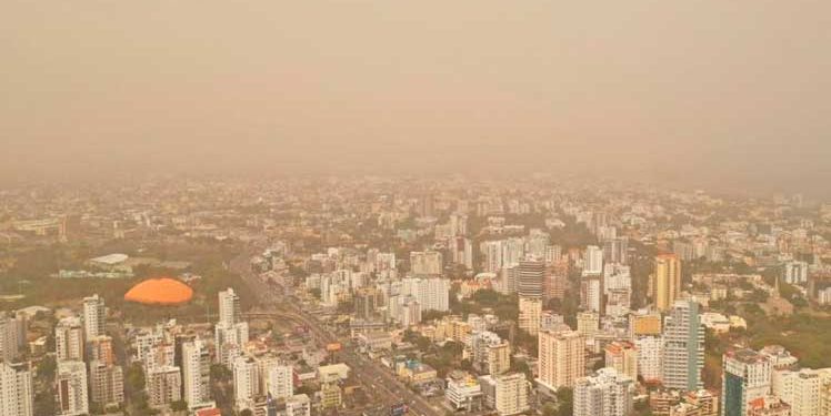 Cielo soleado y polvo del Sahara en el país