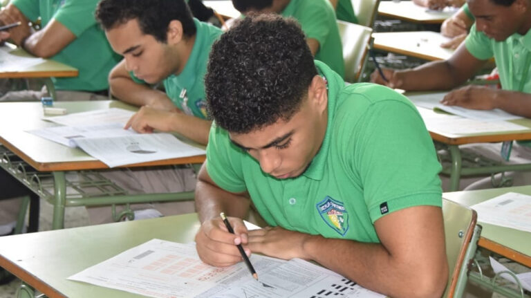 Minerd anuncia calendario oficial de Pruebas Nacionales 2025