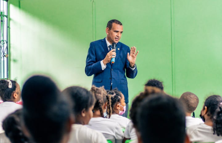 Miguel Ángel Gutiérrez imparte charla “Metamorfosis Estudiantil”