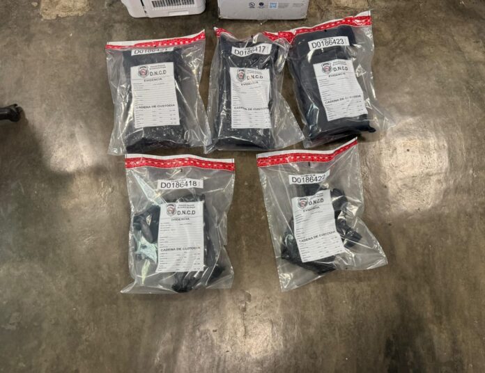 DNCD incauta aire acondicionado portátil lleno de paquetes de marihuana DNCD incauta aire acondicionado portátil lleno de paquetes de marihuana