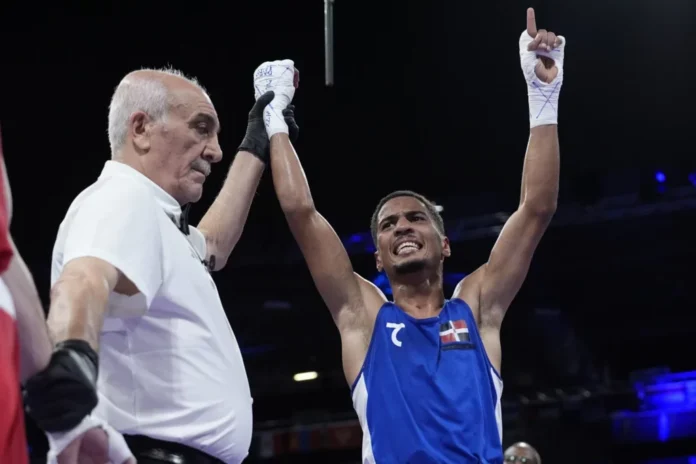 Yunior Alcántara asegura bronce en Mundial de Boxeo en Astaná, Kazajstán Yunior Alcántara asegura bronce en Mundial de Boxeo en Astaná, Kazajstán