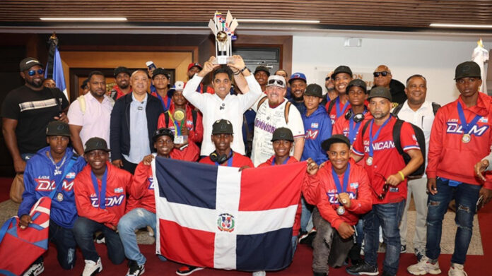 Ministro de Deportes califica como “verdaderos héroes” a campeones de la Serie del Caribe Kids