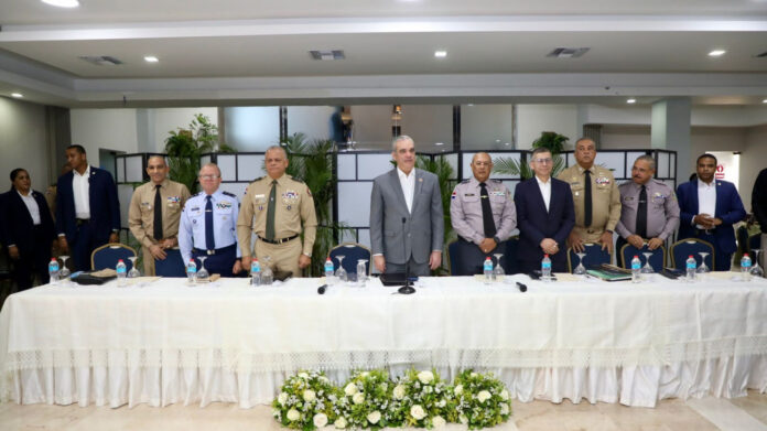 Abinader encabeza reunión seguimiento al Plan de Seguridad Ciudadana Abinader encabeza reunión seguimiento al Plan de Seguridad Ciudadana